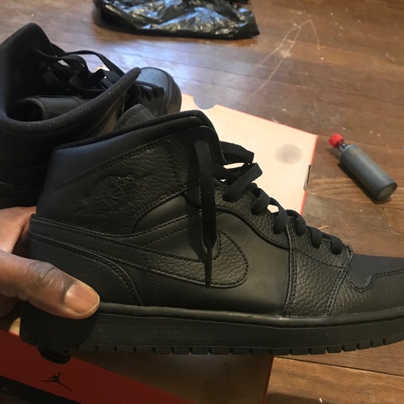 Brand new Jordan ones and I still have the box - Picture 3 of 8